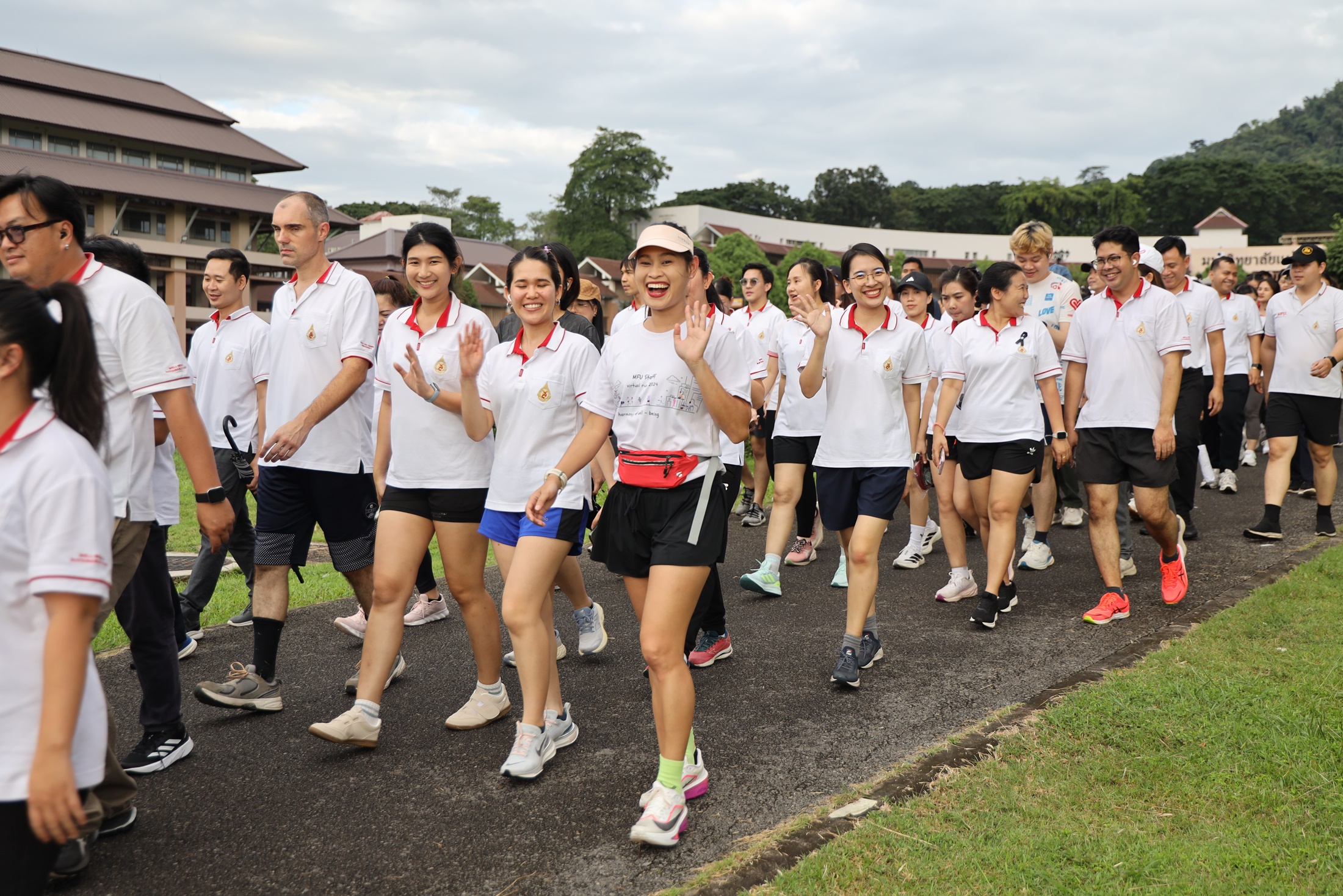 MFU News : Walk_n_Run_with_President__6_.JPG